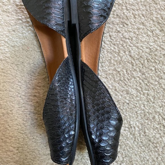 HM Flat Sandals NWOT - Picture 3 of 6